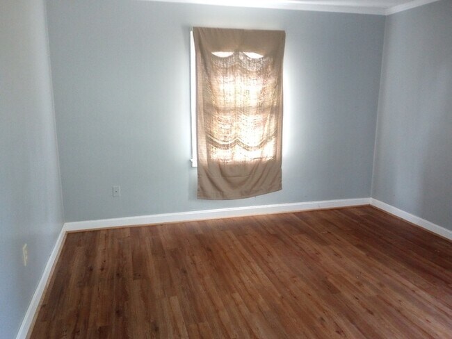 Building Photo - 8 Sewanee Ave