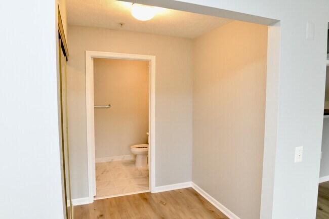 Building Photo - 8911 Town Center Cir