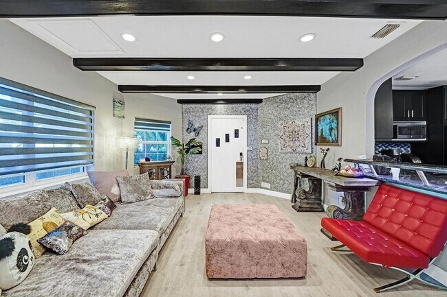 Building Photo - 2000 Jackson St