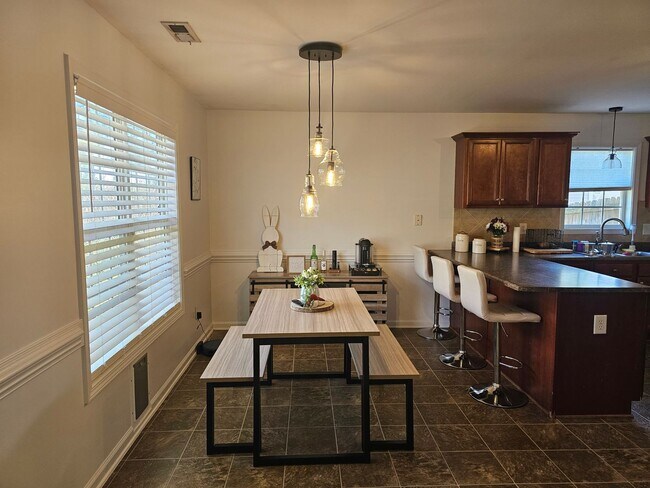 Building Photo - NEW LISTING!!!! Dont Miss Out
