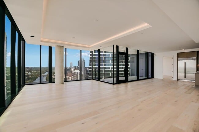 Building Photo - 610 Davis St