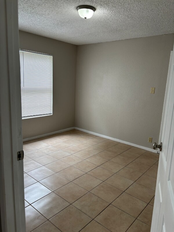 Building Photo - 230 Schmeltzer Ln