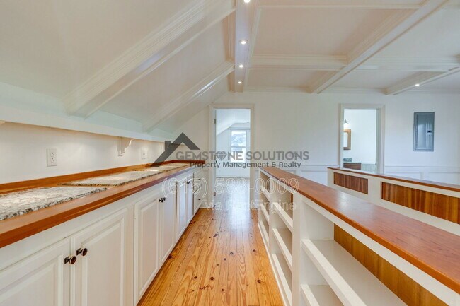 Building Photo - 502 32nd Ave S