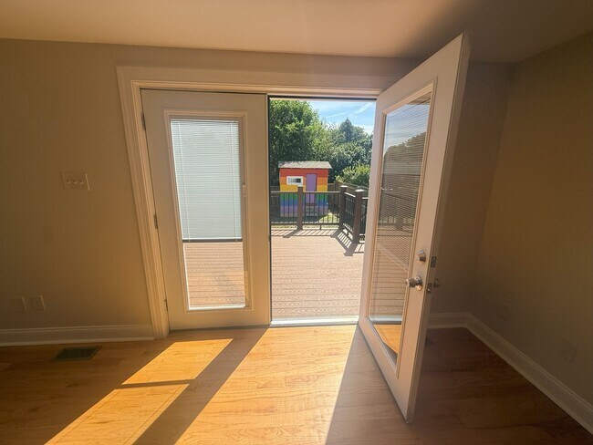 Building Photo - 1430 Simona Dr