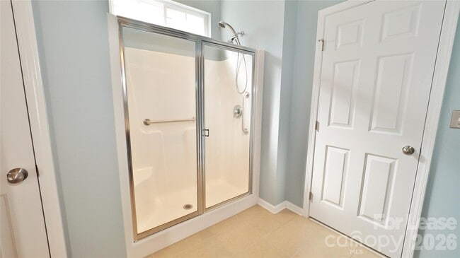 Building Photo - 6860 Lakecrest Ct