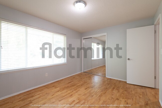 Building Photo - 7037 NE 137th St