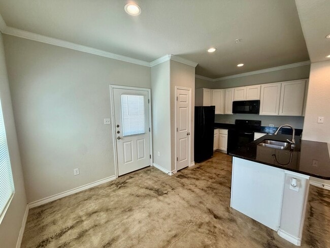 Building Photo - 8331 Breezy Cv