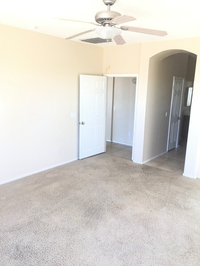 Building Photo - Beautiful Ranch Style 3 Bed 2 Bath Home!