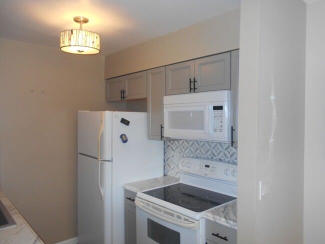 Building Photo - 5771 Peregrine Ave