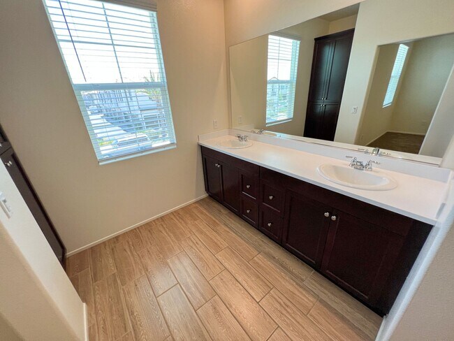 Building Photo - 2 bedroom Condo with a LOFT located in Menifee!