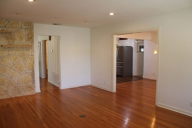 Building Photo - 140 Arvin Dr