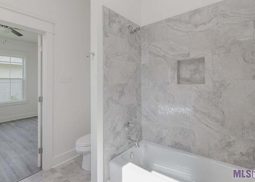 Building Photo - 634 W Grant St