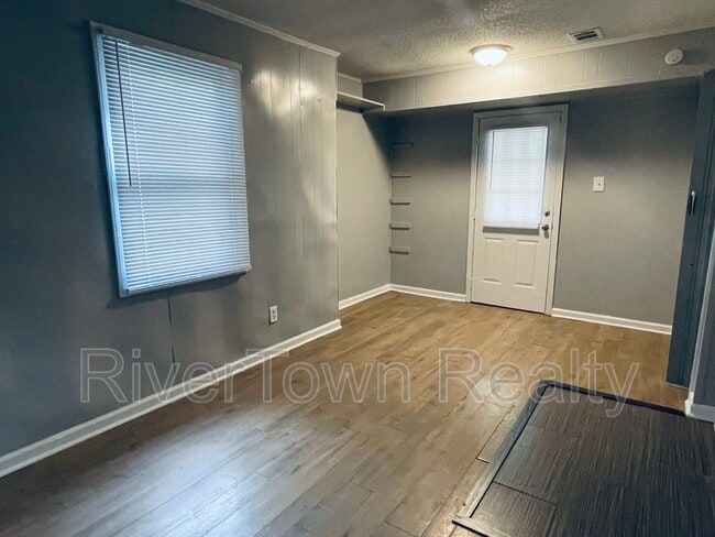 Building Photo - 6630 Embassy Cir