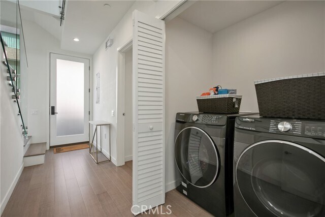 Building Photo - 823 N Fuller Ave