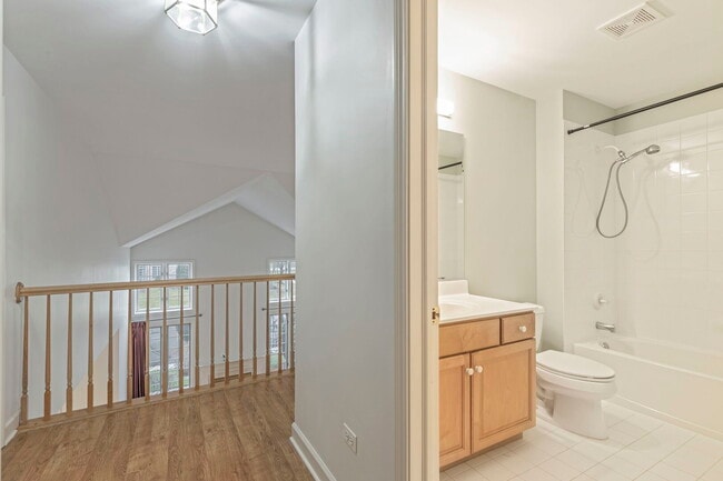 Building Photo - 4524 S Seminole Dr