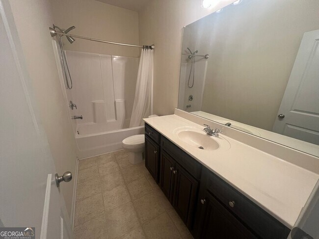Building Photo - 165 Craines View