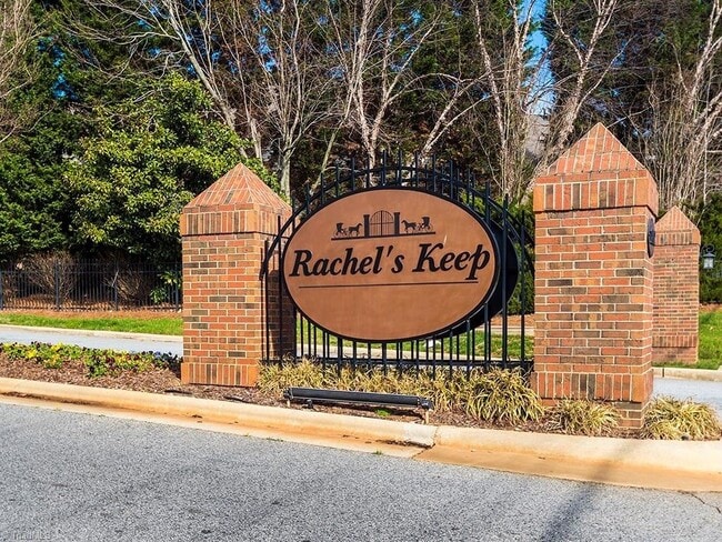 Building Photo - Immaculate Maintenance Free 3 bedroom/2.5 bath Townhouse in Rachel's Keep community off West Wend...