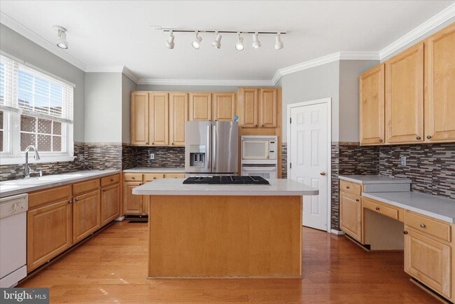 Building Photo - 8731 Farnham Way