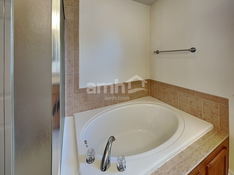 Building Photo - 11852 Altura St