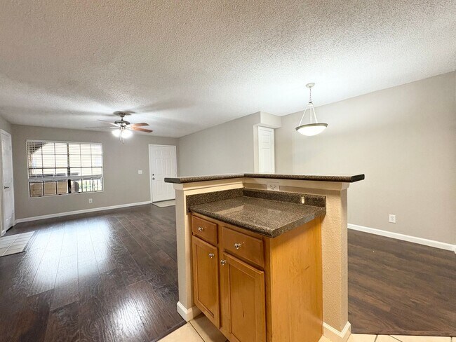 Building Photo - Beautiful 1/1 Condo in Altamonte Springs ~ Gated Lakefront Community!