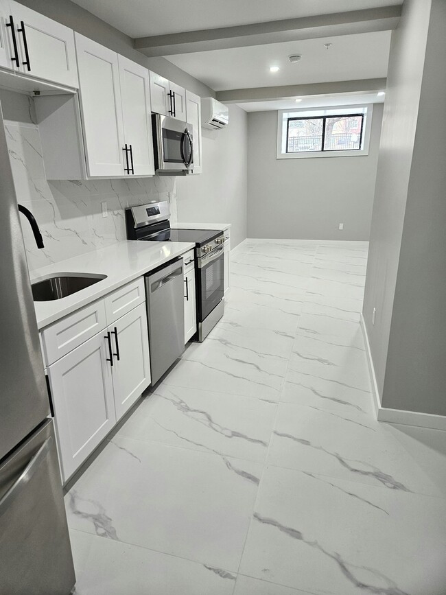 Primary Photo - 1487 5th Ave
