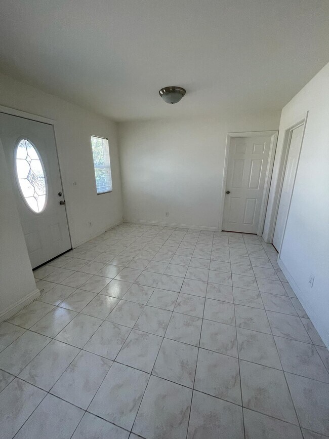 Living room - 1419 Prospect Ave