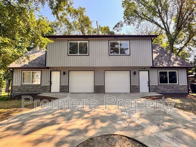 Primary Photo - 710 N Pine St