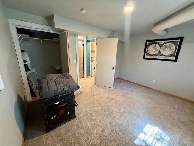Building Photo - Stunning 3 Bed / 2 Bath Home on 10th Street!