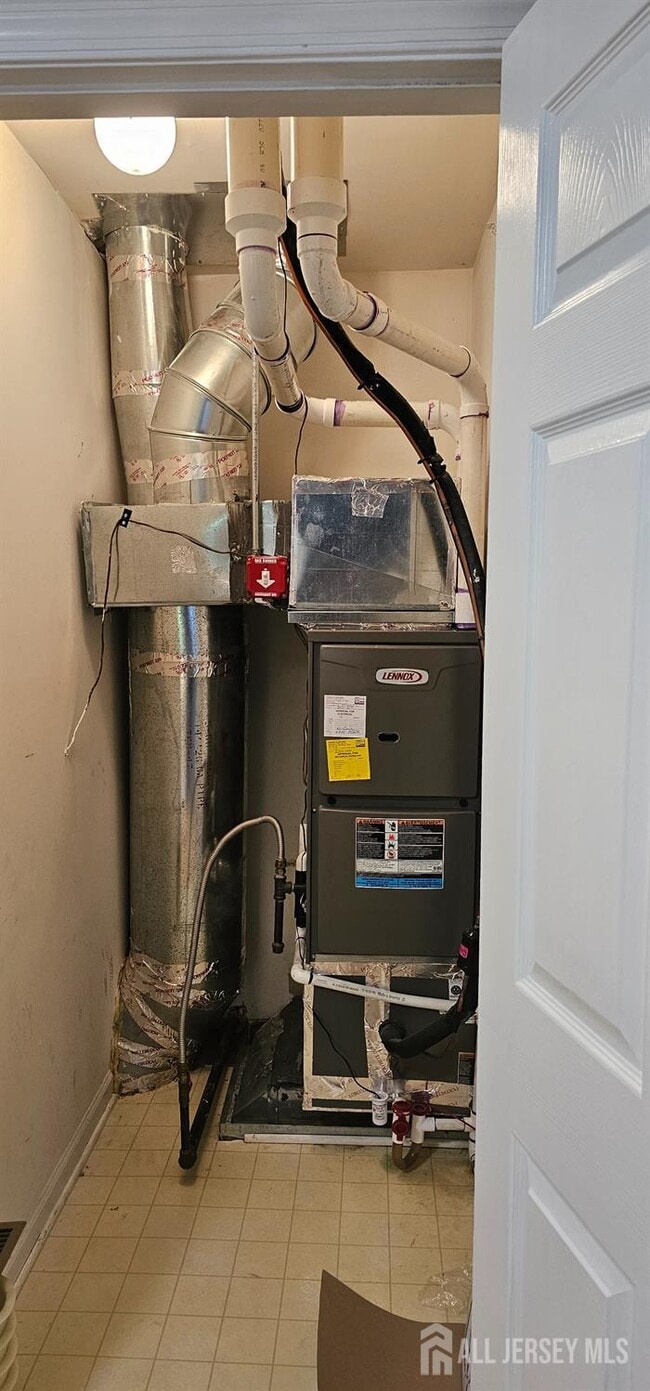 Building Photo - 60 Forest Dr