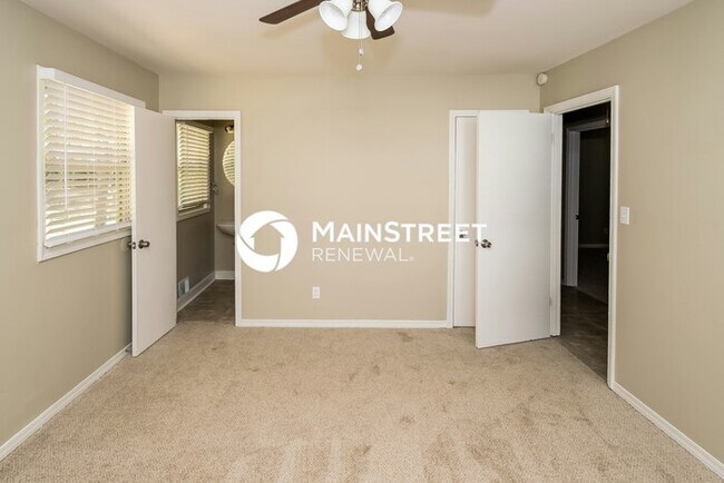 Building Photo - 3 Bedroom Pet-Friendly Home in Birmingham, AL with Main Street Renewal