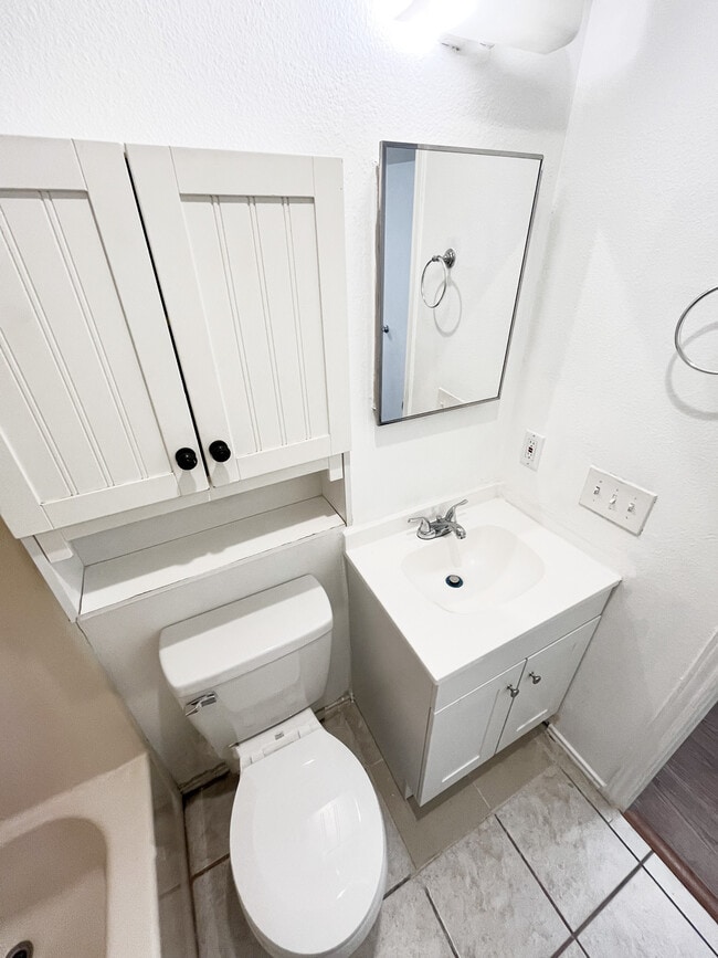 Building Photo - 14431 Edgemont St