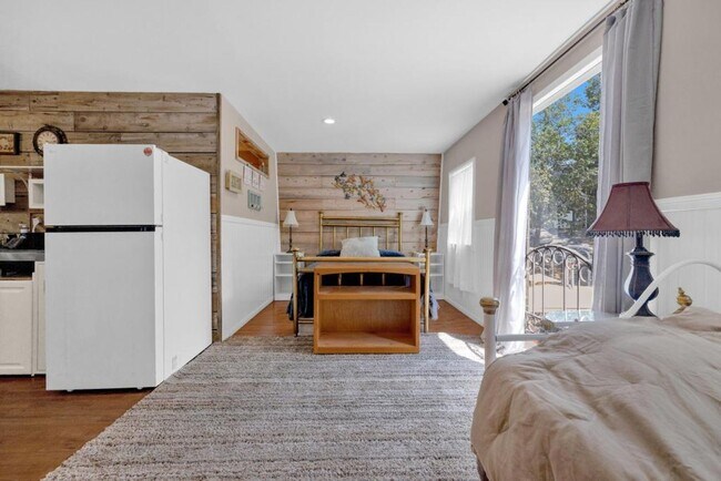 Building Photo - MOVE-IN SPEACIAL!! Peaceful Farmhouse Stud...