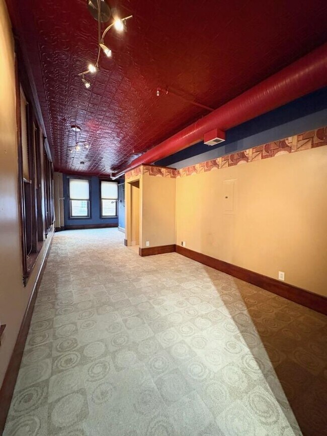 Building Photo - 318 N Main St