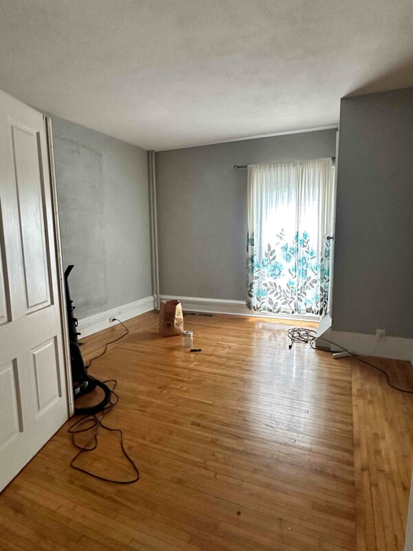 Building Photo - 218 N Main St