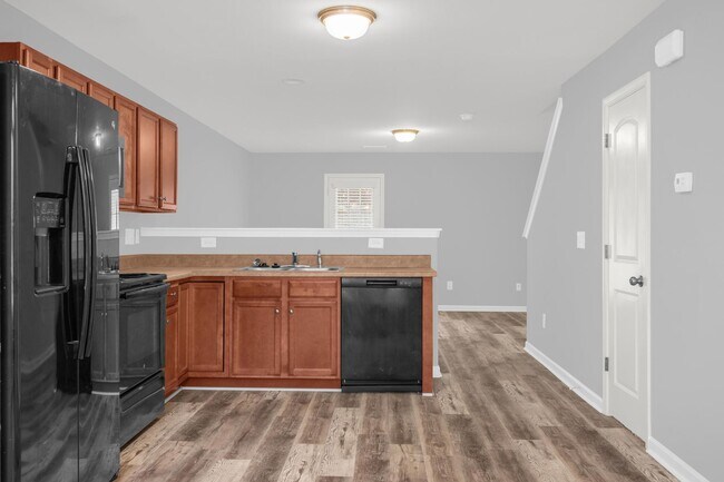 Building Photo - Updated 2BR/2.5BA Townhome