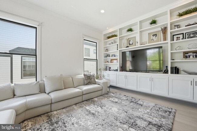 Building Photo - 2504 12th St N