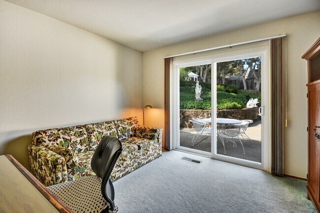 Building Photo - 2305 Tioga Dr