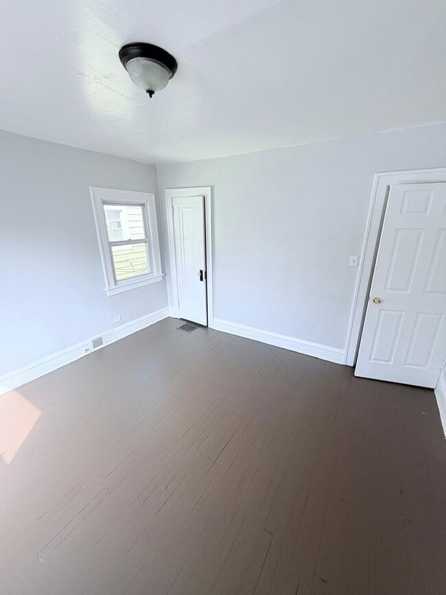 Building Photo - Spacious 4-Bedroom Single-Family Home with 2-Car Garage in Cleveland Heights