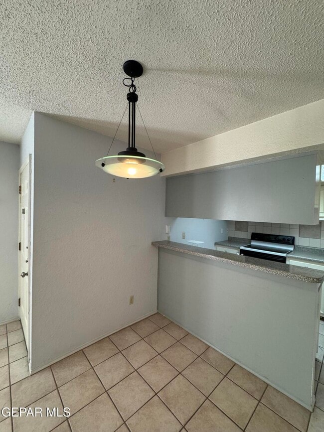 Building Photo - 6201 Escondido Dr