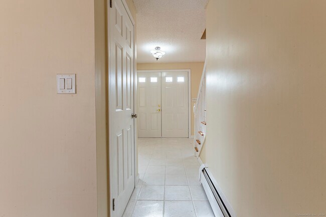 Building Photo - 288 Candlewyck Dr