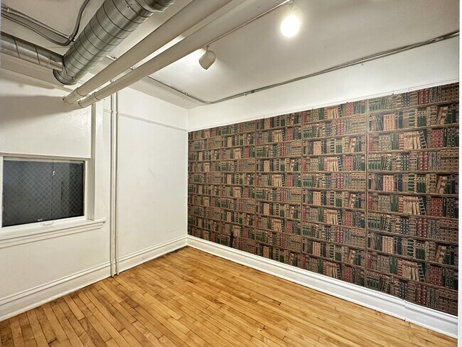 Building Photo - 3422 N Lincoln Ave