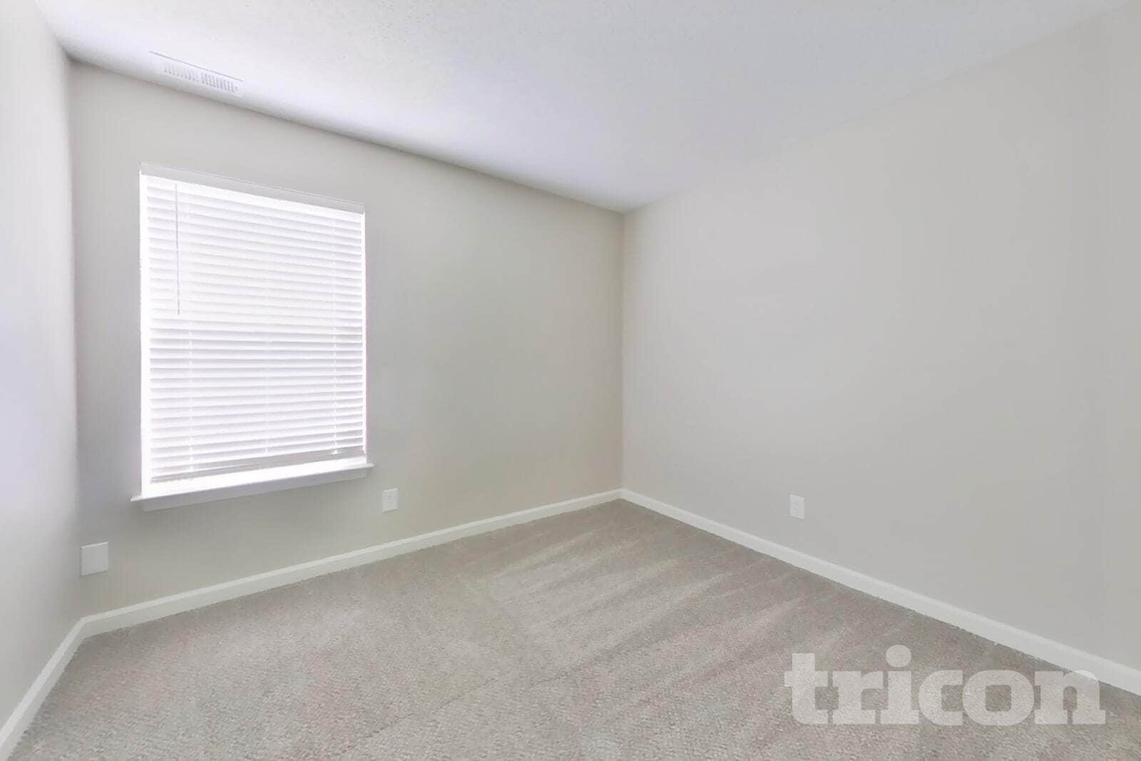 Building Photo - 4525 Connaught Dr E