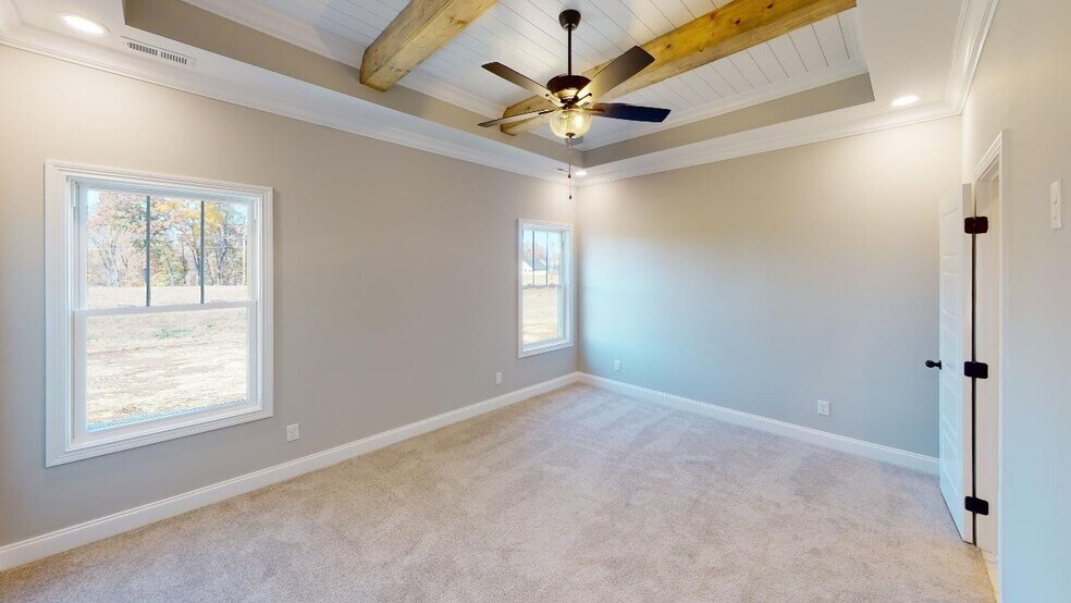 Building Photo - 221 Bluebell Dr