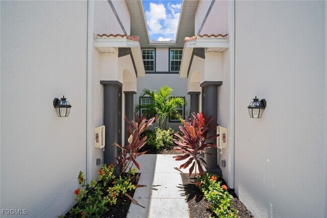Building Photo - 12000 Santaluz Dr