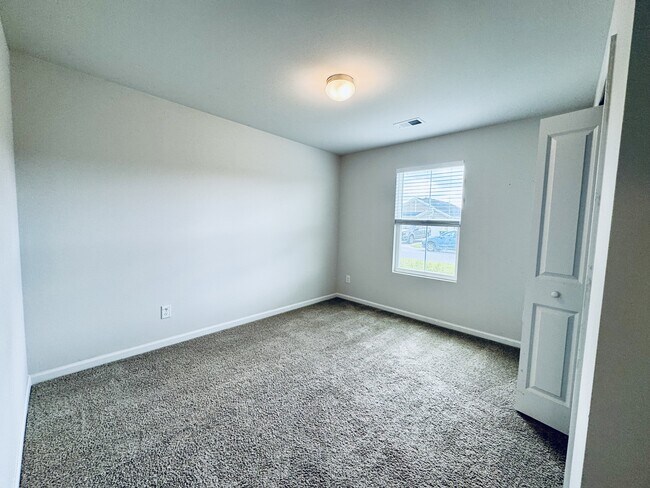 Building Photo - 136 Foxford Dr
