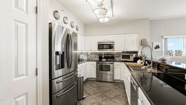 Building Photo - 2400 Grandiflora Blvd