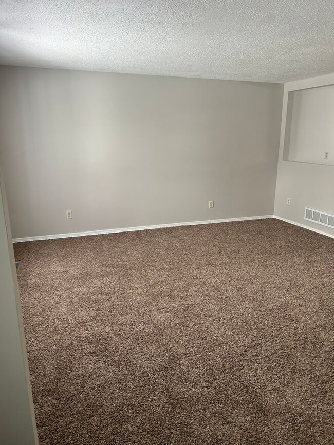 Building Photo - 2726 John St