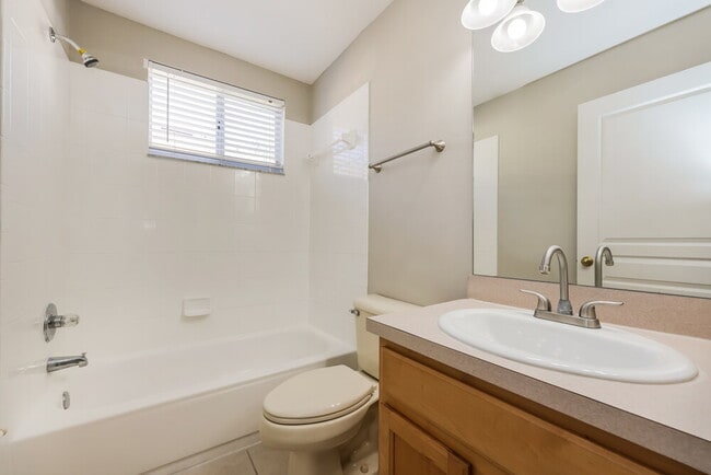 Building Photo - 8519 Parrots Landing Dr