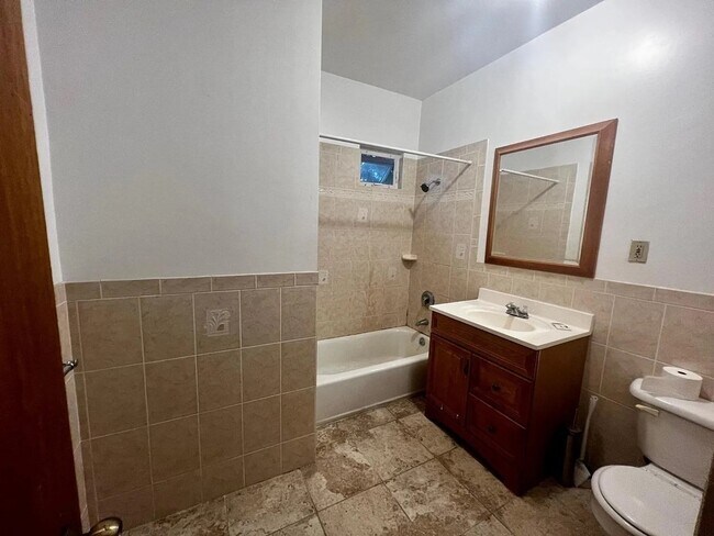 Building Photo - 57 Mozart St