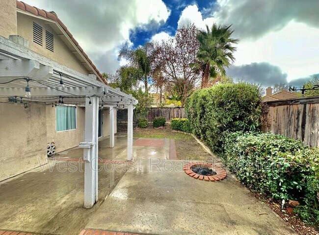 Building Photo - 27573 Dandelion Ct